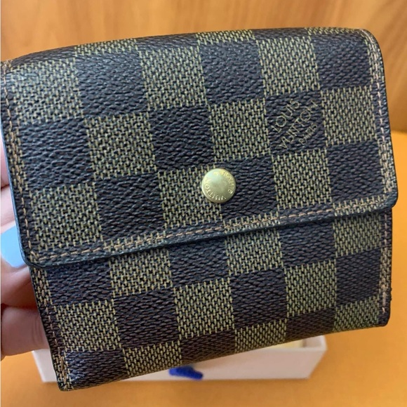 Sold❌❌LV Damier Ebene Compact Wallet💕
100% Authentic - Picture 6 of 12